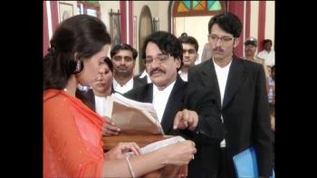 jiocinema - Vijay Sarathi tries to save Devika Varma