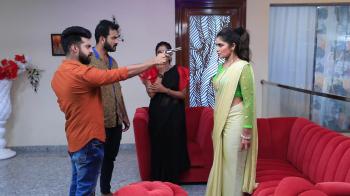 jiocinema - Aniket threatens to shoot Kalpana