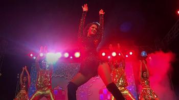 jiocinema - Sunny Leone sizzles on stage