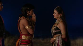 jiocinema - Queen Charumitra pretends to save Dharma