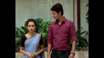 jiocinema - Raghu tries to brainwash Sunanda