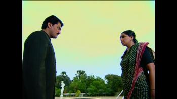 jiocinema - Damini tells Divya she has daughter