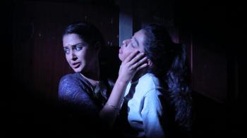 jiocinema - Aditi faints on seeing Kanchana's spirit!