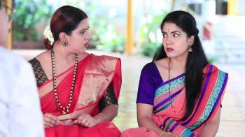 jiocinema - Lakshmi-Ahalya visit an astrologer!