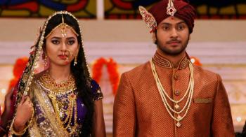 jiocinema - Kahini and Yash exchange vows