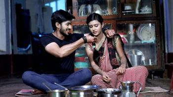 jiocinema - Tejaswi is forced to be romantic