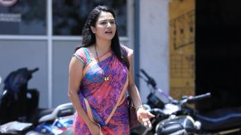 jiocinema - Radhika searches for Aayushi