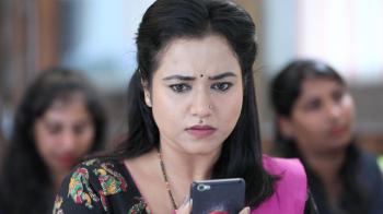jiocinema - Radhika ignores Chandrika's call