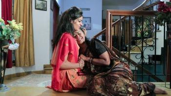 jiocinema - Kaveri tries to console Sharada