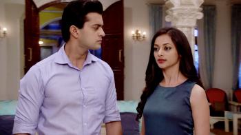 jiocinema - Piyush decides to leave the house with Vaidehi