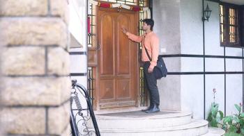 jiocinema - Rajeev knocks on Kaveri's door