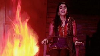 jiocinema - Kumar sets Malini on fire