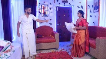 jiocinema - Geetha-Vijay's pillow fight!