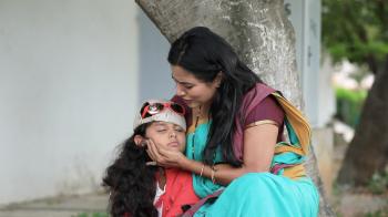 jiocinema - Radhika runs into Aayushi