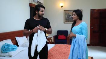 jiocinema - Bhuvi asks Harsha to stay with her