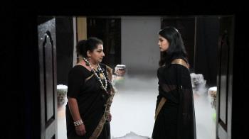 jiocinema - Rathnika reveals her plan to Kanchana
