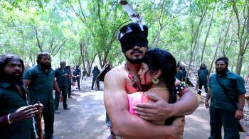 jiocinema - Vijay hugs Geetha
