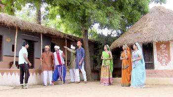 jiocinema - The villagers plan to beat up Kartik