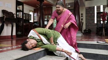 jiocinema - Ananth falls unconscious