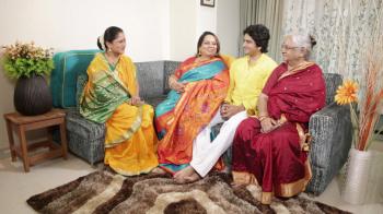 jiocinema - Nirmiti Sawant with her family on Darshan!