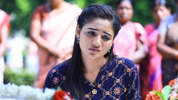 jiocinema - Bhuvi grieves her father's death