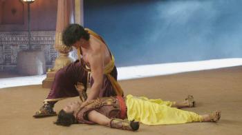 jiocinema - Ashoka strangles Siamak to death!