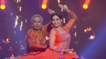 jiocinema - Madhuri performs with her Guru