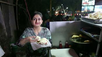 jiocinema - Heli visits 'Khau Gali' in Ahmedabad