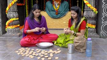 jiocinema - Devika helps Saraswati