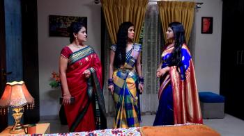 jiocinema - Raashi questions Kavitha's lies