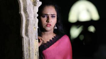 jiocinema - Chandrika finds Radhika and Khushi
