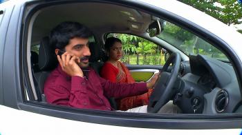 jiocinema - Arjun gifts cellphone to Bhumika