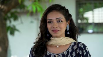 jiocinema - Kamini asks Abhay to go with her